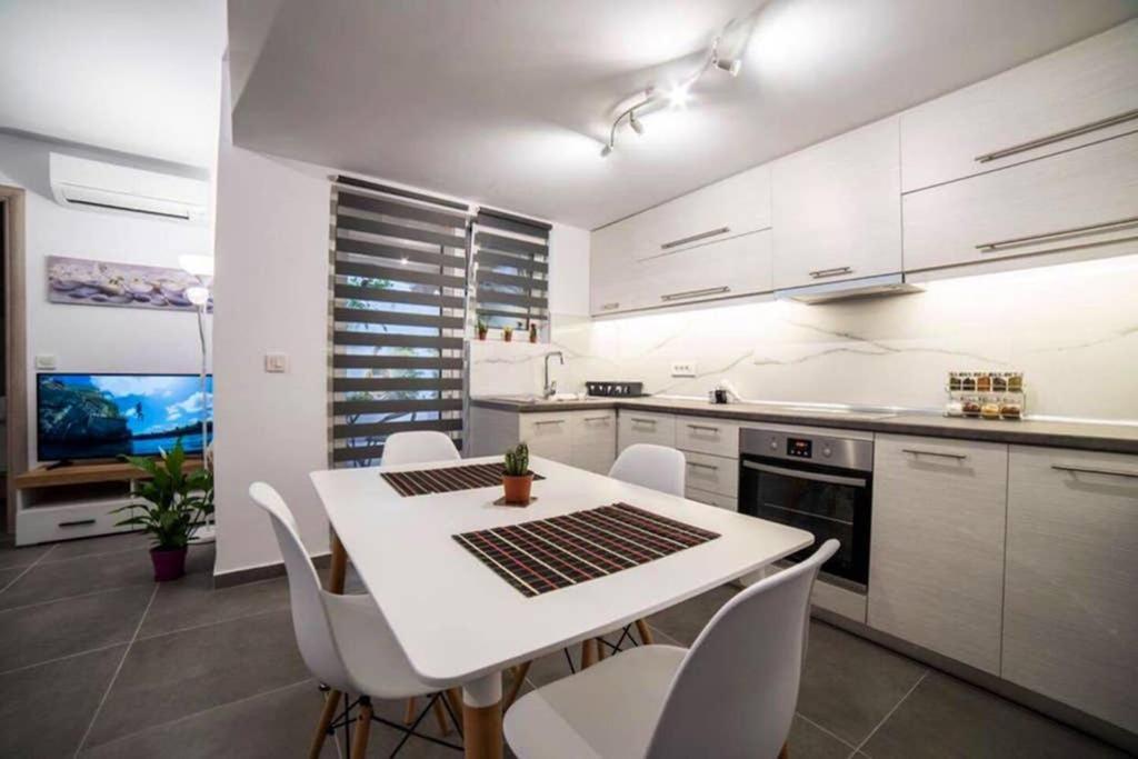 Brand New Aprt With Backyard In Lycabettus Hill ! Daire Atina Dış mekan fotoğraf